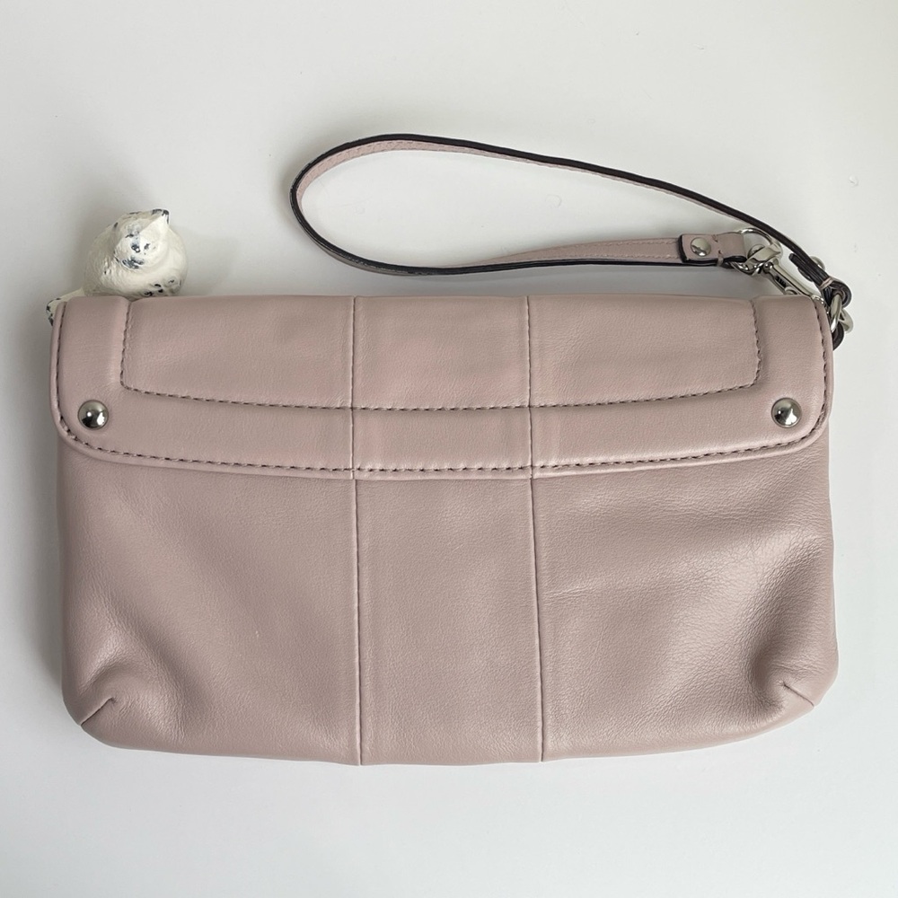 COACH Leather Handbag Wristlet Pale Pink With Cancer Awareness Hangtag - Picture 4 of 16